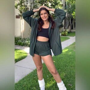 Girlfriend Collective Sideline Full-Zip Windbreaker Jacket in Moss Green XL